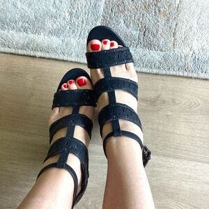 G by Guess Black Laser Cut Studded Caged Shoes Heels Sandals Sz 7.5 M NEW